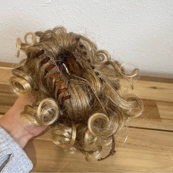 Tony of Beverly Additions Shift clip pouf Malibu blonde wig extension - Picture 5 of 5